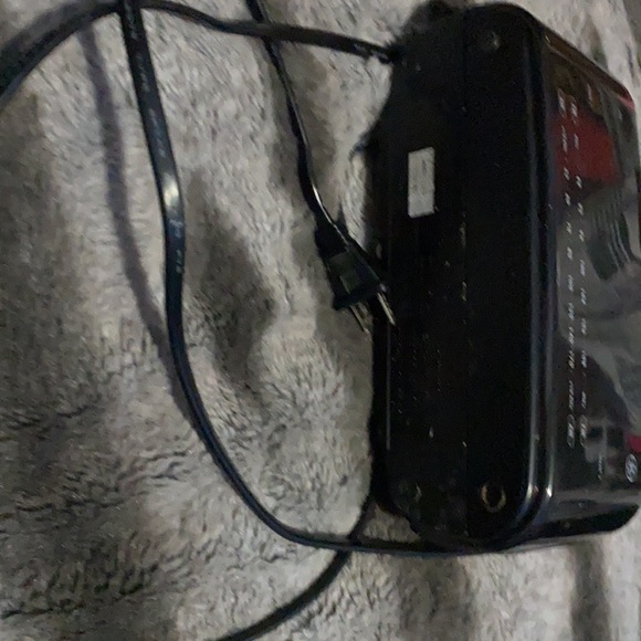 Alarm clock/radio - Picture 3 of 5